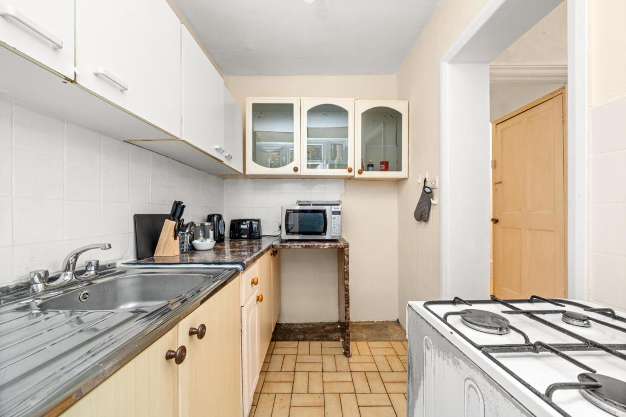 Homely 4-Bedroom Home With 2 Baths & Free Parking London Exterior photo